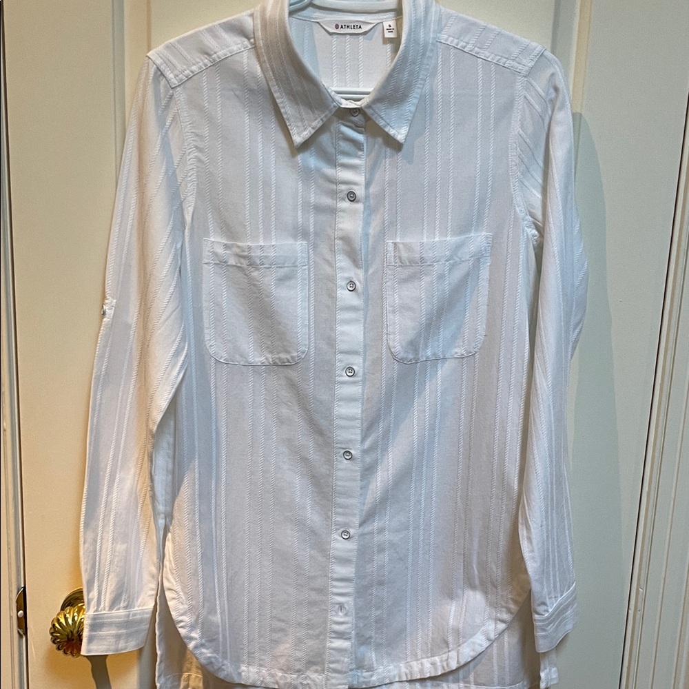Athleta sz S Crisp white button-down vertical stripes rounded hem high side slit